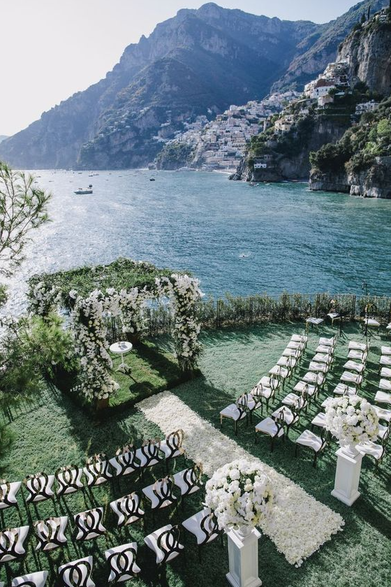 Outdoor Weddings With 21 Wedding Venues That Are Perfect for a Spring Wedding