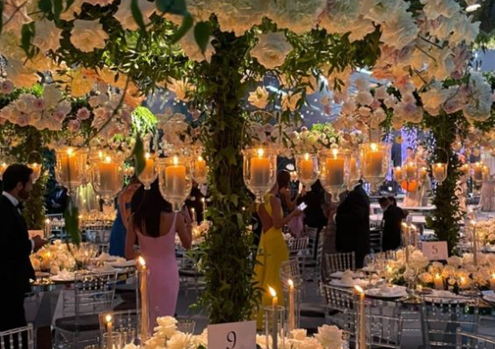 Aesthetic Wedding Venues Themes Flower And Candle Romantic Wedding
