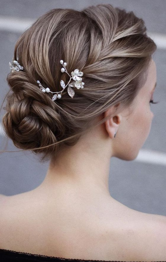 Wedding Hairstyles For Long Hair - This Season Wedding Hair GuideStyles Easy to Master 2020